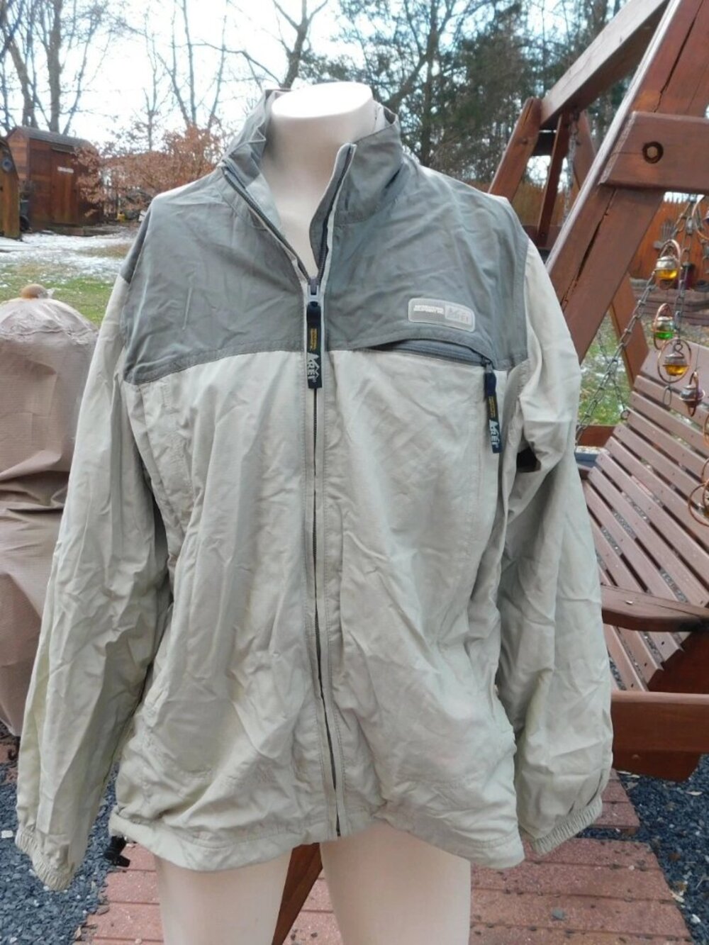 REI Womens 100% Nylon Jacket Size Medium Outdoor Camping Hiking